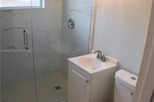 622 NE 6th St, Hallandale Beach, FL 33009 - Photo 17