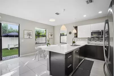 10204 NW 86th St, Doral, FL 33178 - Photo 19