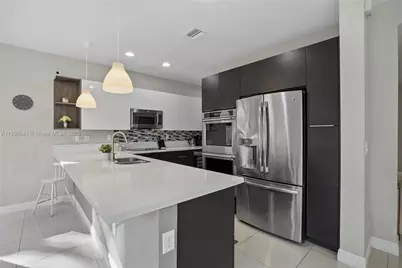 10204 NW 86th St, Doral, FL 33178 - Photo 17