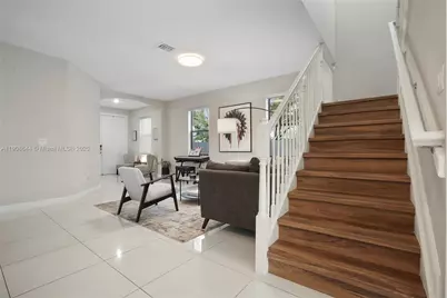 10204 NW 86th St, Doral, FL 33178 - Photo 7