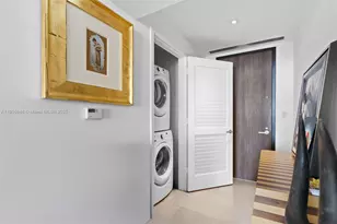 68 SE 6th St, Miami, FL 33131 - Photo 17