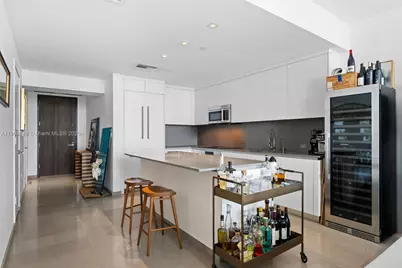 68 SE 6th St #2505, Miami, FL 33131 - Photo 3