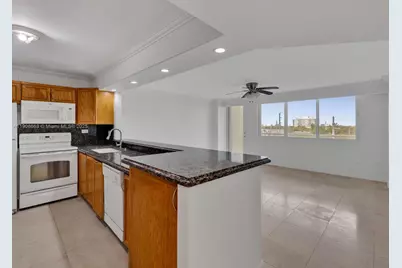 7135 Collins Ave #523, Miami Beach, FL 33141 - Photo 1
