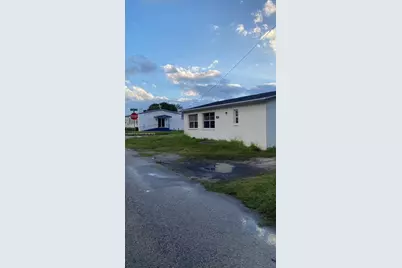 1001 N 16th Ct, Fort Pierce, FL 34950 - Photo 1