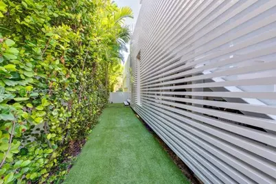 1325 Bay Dr, Miami Beach, FL 33141 - Photo 49
