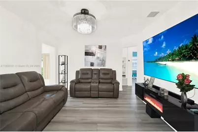 660 E 38th St, Hialeah, FL 33013 - Photo 9