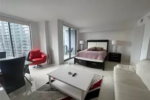 31 SE 6th St, Miami, FL 33131 - Photo 13