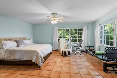 1875 Alamanda Dr, North Miami, FL 33181 - Photo 11