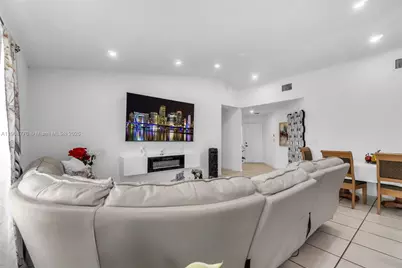 2590 SE 7th Pl, Homestead, FL 33033 - Photo 11