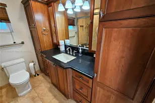 2016 NE 26th Dr, Wilton Manors, FL 33306 - Photo 19