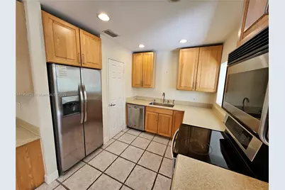 2016 NE 26th Dr, Wilton Manors, FL 33306 - Photo 11