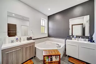 10867 NW 76th Ln, Doral, FL 33178 - Photo 41