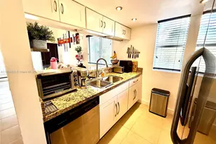 498 SW 2nd St, Miami, FL 33130 - Photo 11