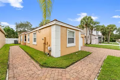 15624 NW 12th Rd, Pembroke Pines, FL 33028 - Photo 3