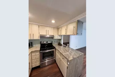 8290 Lake Dr #514, Doral, FL 33166 - Photo 7