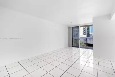 2642 Collins Ave #307, Miami Beach, FL 33140 - Photo 3