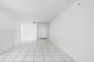 2642 Collins Ave, Miami Beach, FL 33140 - Photo 11