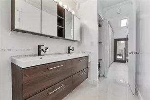 517 NE 38th St, Miami, FL 33137 - Photo 11