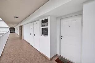 121 Golden Isles Dr, Hallandale Beach, FL 33009 - Photo 37