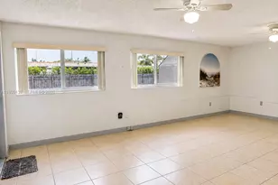 17902 NW 81st Ct, Hialeah, FL 33015 - Photo 11