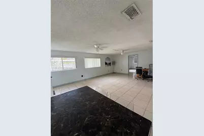 17902 NW 81st Ct, Hialeah, FL 33015 - Photo 9
