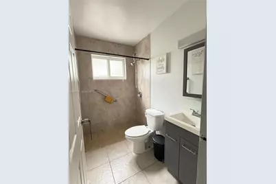 17902 NW 81st Ct, Hialeah, FL 33015 - Photo 9
