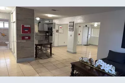 17902 NW 81st Ct, Hialeah, FL 33015 - Photo 3