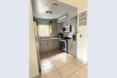17902 NW 81st Ct, Hialeah, FL 33015 - Photo 7