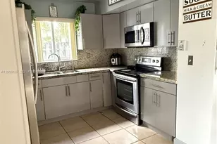 17902 NW 81st Ct, Hialeah, FL 33015 - Photo 7