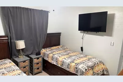 17902 NW 81st Ct, Hialeah, FL 33015 - Photo 15