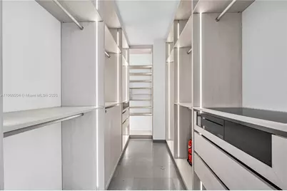 88 SW 7th St #806, Miami, FL 33130 - Photo 35