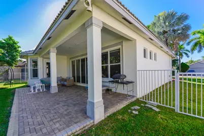 1868 Harbor View Cir, Weston, FL 33327 - Photo 5