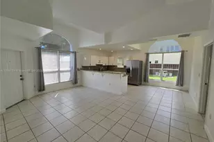 35 SW 7th St, Hallandale Beach, FL 33009 - Photo 5