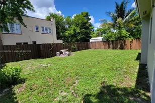 35 SW 7th St, Hallandale Beach, FL 33009 - Photo 3