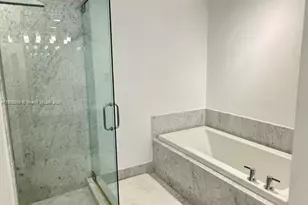 253 NE 2nd St, Miami, FL 33132 - Photo 11