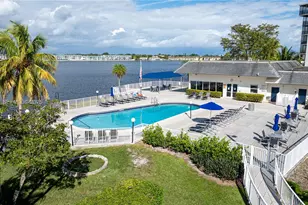 1075 NE Miami Gardens Dr, Miami, FL 33179 - Photo 7