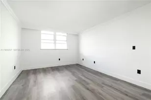 1075 NE Miami Gardens Dr, Miami, FL 33179 - Photo 19