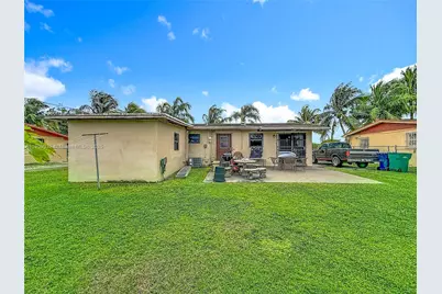 748 NW 2nd St, Florida City, FL 33034 - Photo 17