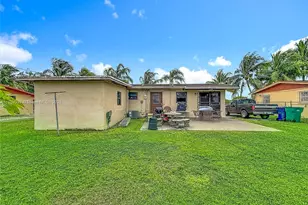 748 NW 2nd St, Florida City, FL 33034 - Photo 17