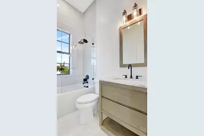 371 E Lakewood Rd, West Palm Beach, FL 33405 - Photo 9