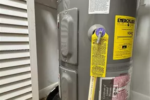 8411 NW 8th St, Miami, FL 33126 - Photo 11