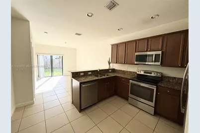 8875 NW 102nd Pl, Doral, FL 33178 - Photo 7