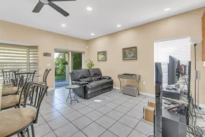 18865 NW 1st St, Pembroke Pines, FL 33029 - Photo 33