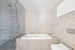 88 SW 7th St, Miami, FL 33130 - Photo 17