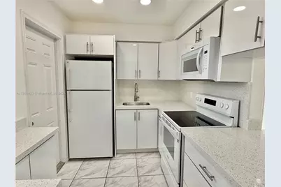 20201 NE 29th Ct #D221, Aventura, FL 33180 - Photo 7