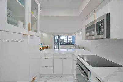 5225 Collins Ave #1403, Miami Beach, FL 33140 - Photo 9