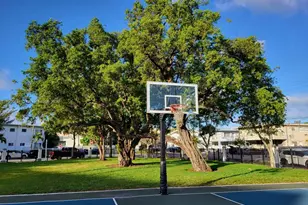 8010 Tatum Waterway Dr, Miami Beach, FL 33141 - Photo 11