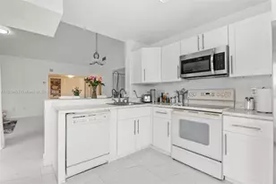 1211 S Independence Dr, Homestead, FL 33034 - Photo 13