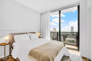 398 NE 5th St, Miami, FL 33132 - Photo 3