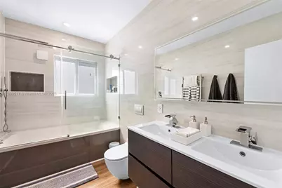 7940 Hawthorne Ave, Miami Beach, FL 33141 - Photo 25